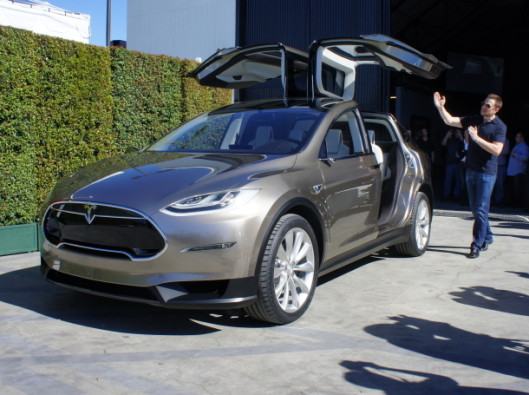 Tesla-Model-X-promo a noleggio